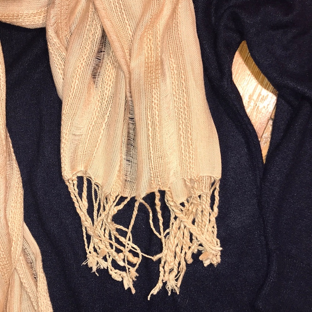 Scarf - Picture 2 of 8